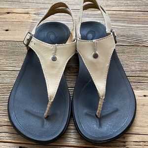 Olukai EHEU Leather Sandals. Cream. 7/37.